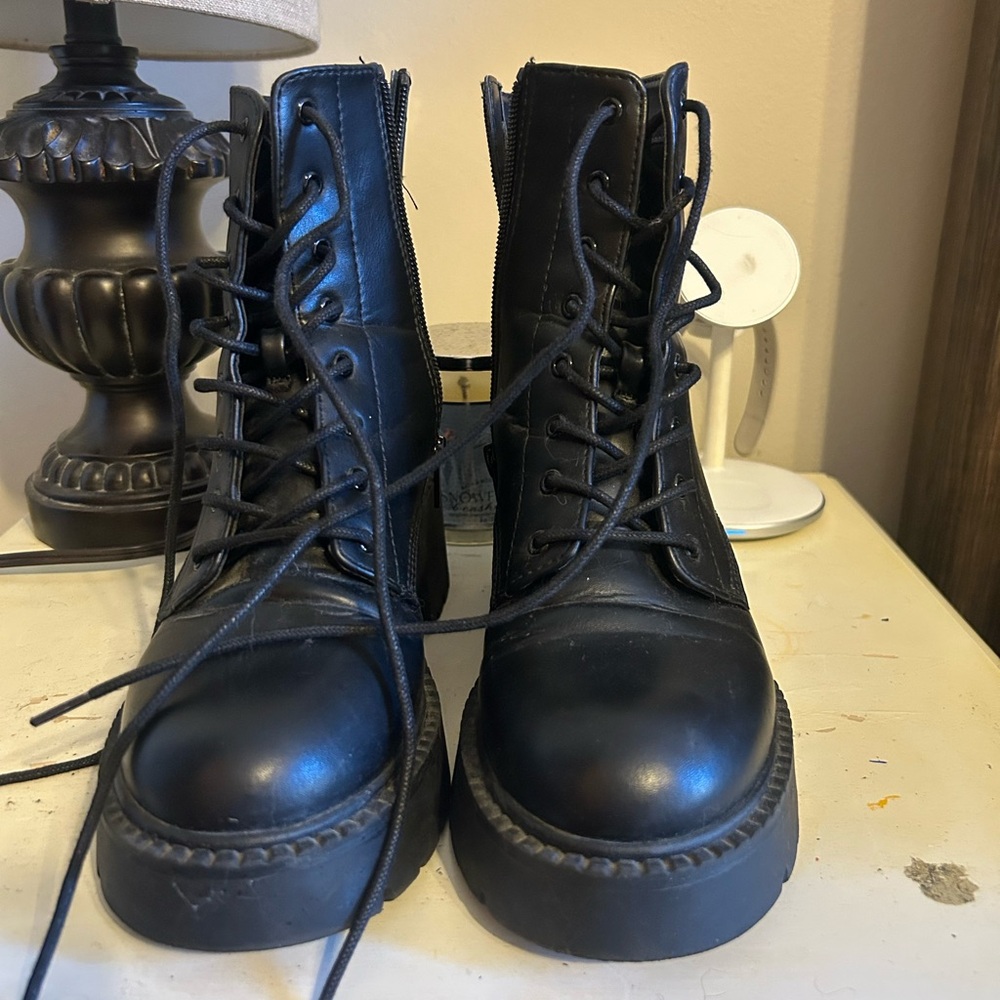 Women’s zip up Combat Boots